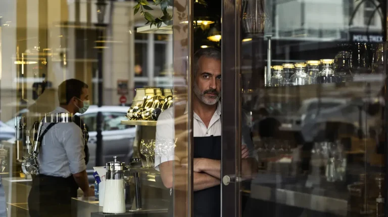 Ils poussent comme des champignons et menacent les bistrots de quartier : une ouverture par jour désormais